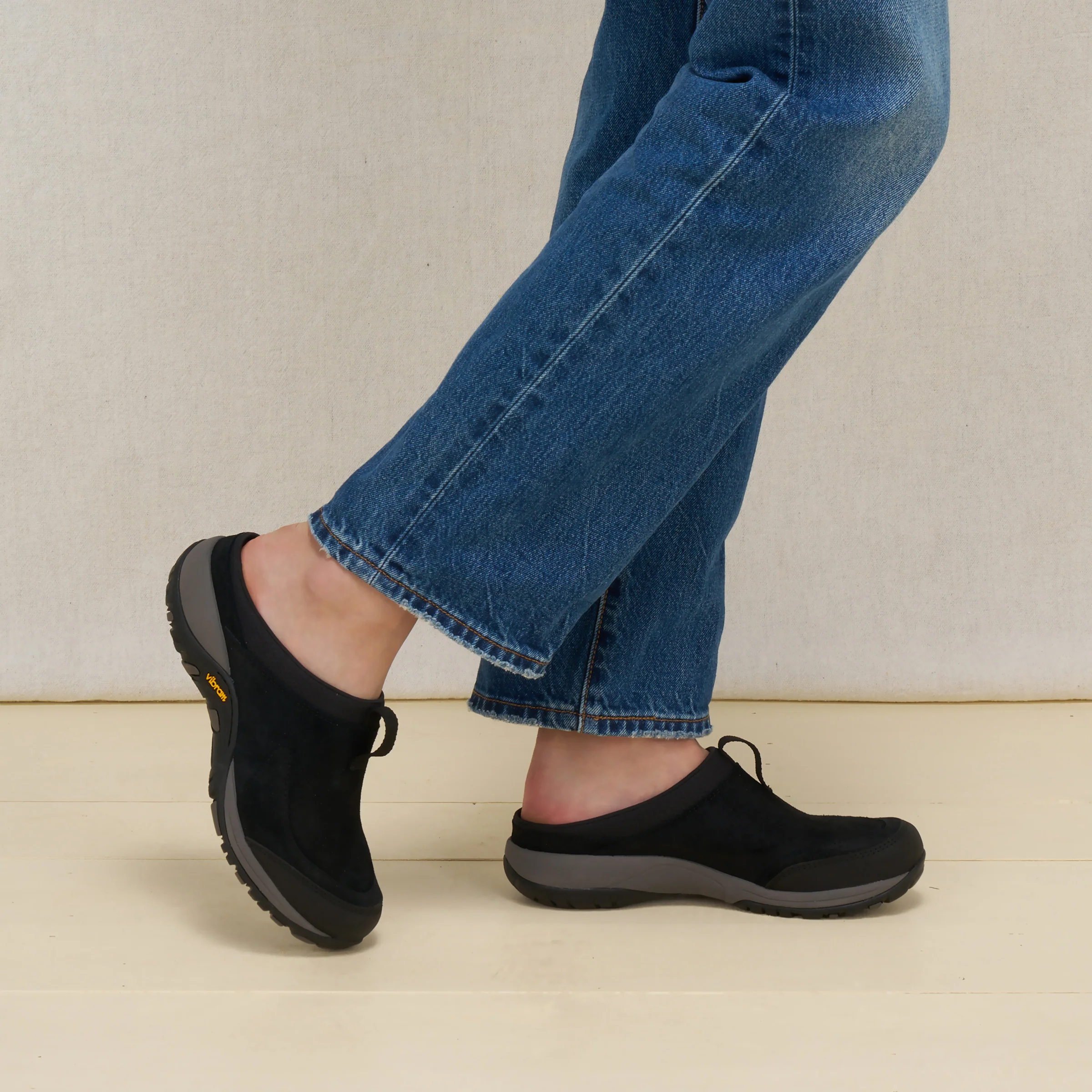 Pia Black Leather - Image 2