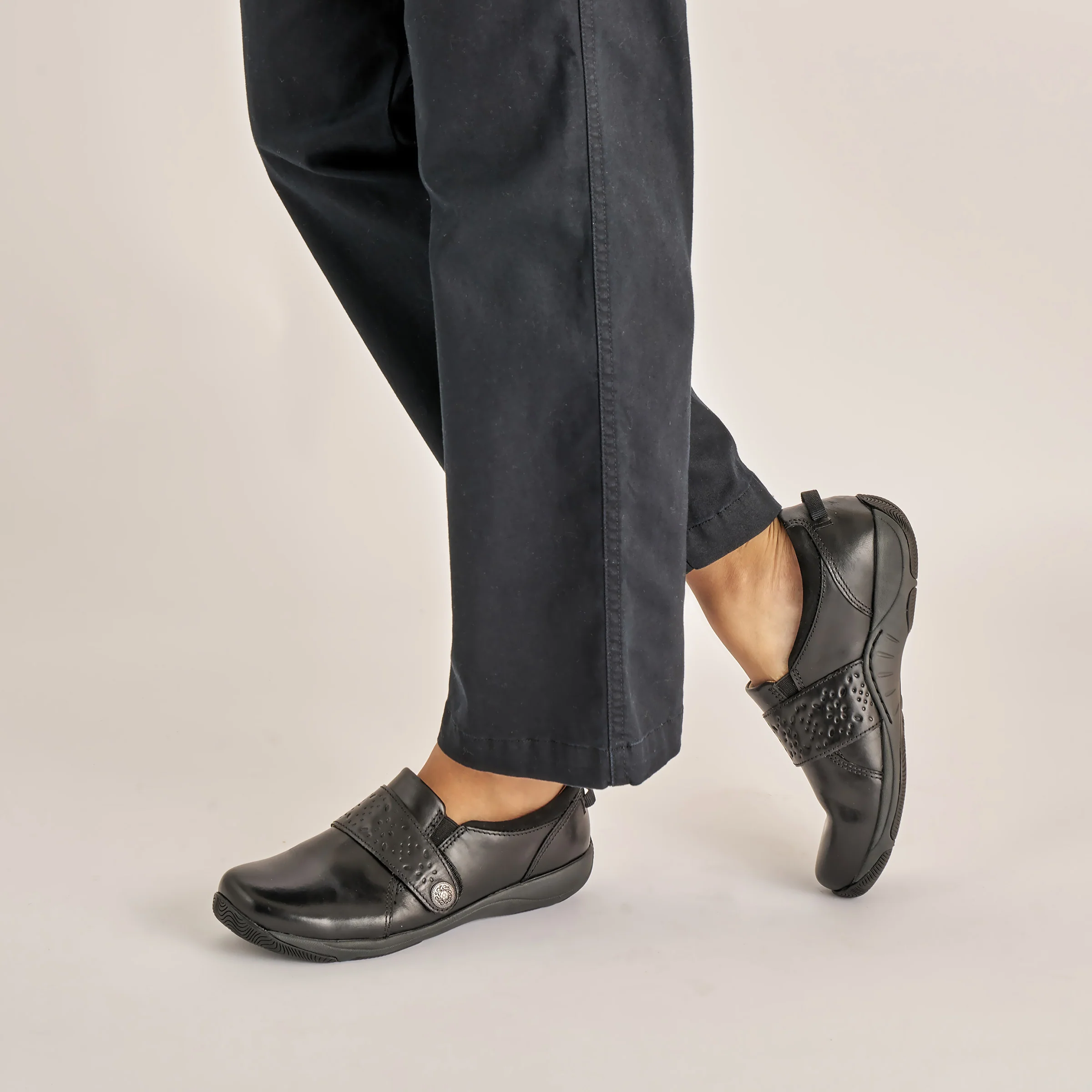 Sallie Black Waxy Burnished - Image 2