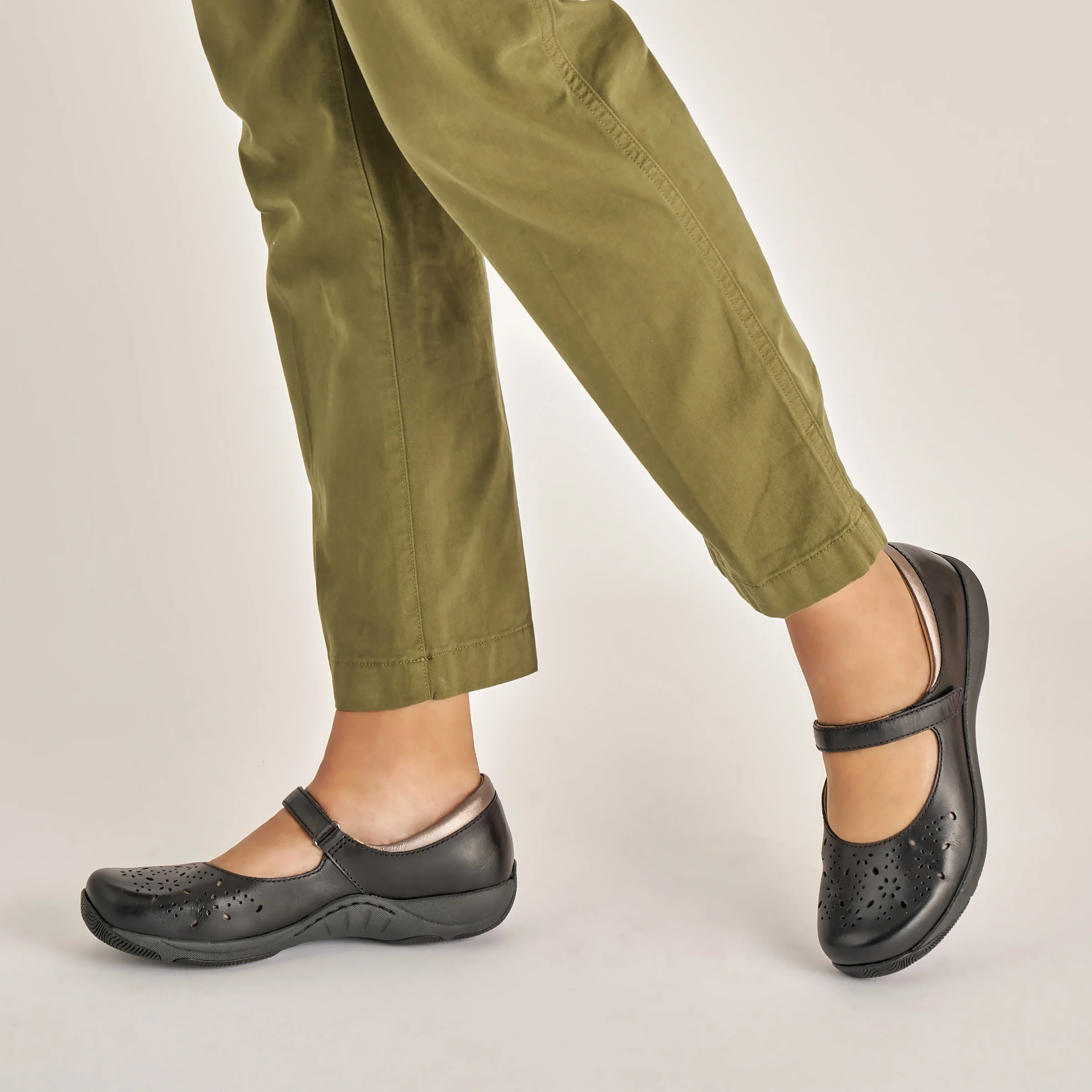 Stacy Wide Black Waxy Burnished - Image 2